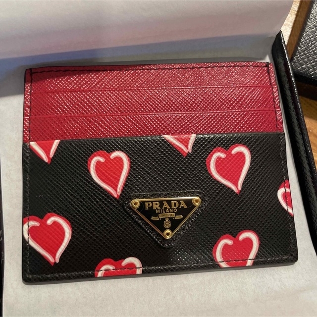 PRADA PRADA カードケース 名刺入れ パスケース ハートの通販 by ❤️?|プラダならラクマ コンパクト カードケース 名刺入れ ハート 黒 ブラック