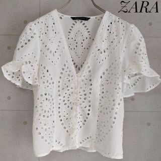 ザラ(ZARA)の【ZARA】エンブロイダリーカットワークレースブラウス M  刺繍 半袖(シャツ/ブラウス(半袖/袖なし))