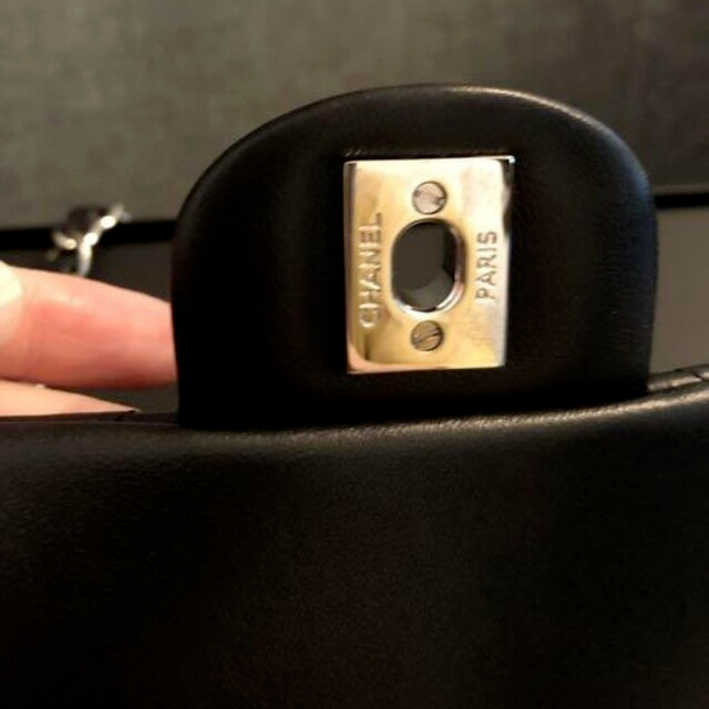 CHANEL ミニマトラッセ ラムスキン ショルダーバッグ