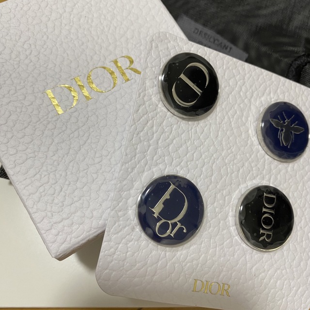 Dior(ディオール)のDior ポーチ、ピンバッジ エンタメ/ホビーのコレクション(ノベルティグッズ)の商品写真