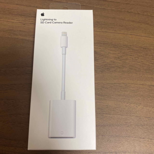 Apple(アップル)のApple Lightning  SDカード カメラリーダー MJYT2AM/A スマホ/家電/カメラのスマホアクセサリー(その他)の商品写真