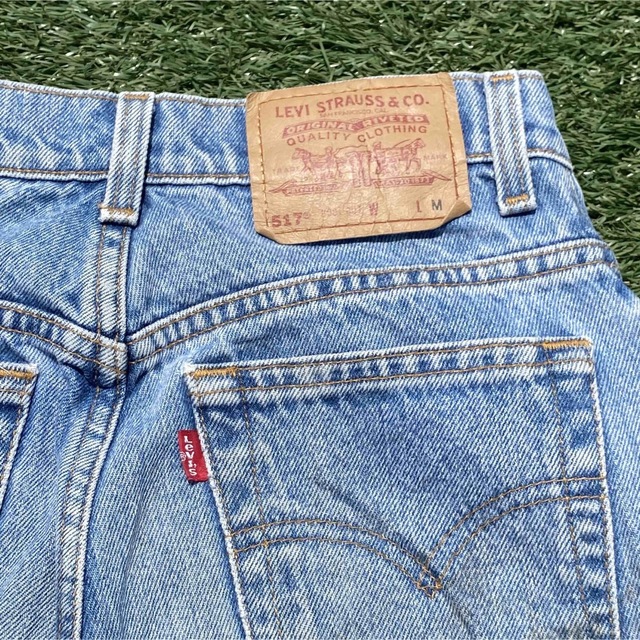 Levi's(リーバイス)のリーバイス 517 Mサイズ ライトブルーデニムジーンズ フレア ブーツカット メンズのパンツ(デニム/ジーンズ)の商品写真