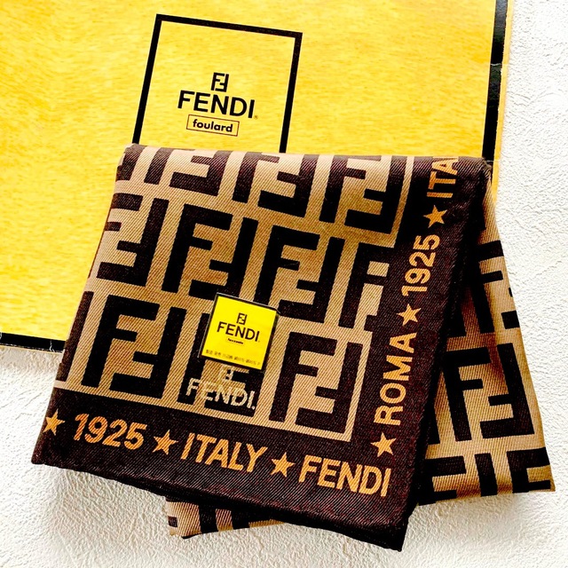 【正規品美品未使用】FENDI♡スカーフ