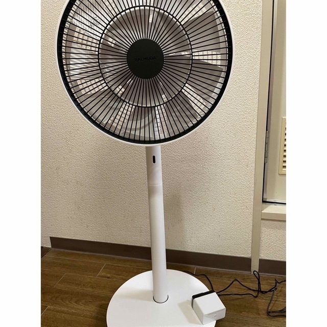 BALMUDA(バルミューダ)のBALMUDA The GreenFan EGF-1700-WK スマホ/家電/カメラの冷暖房/空調(扇風機)の商品写真