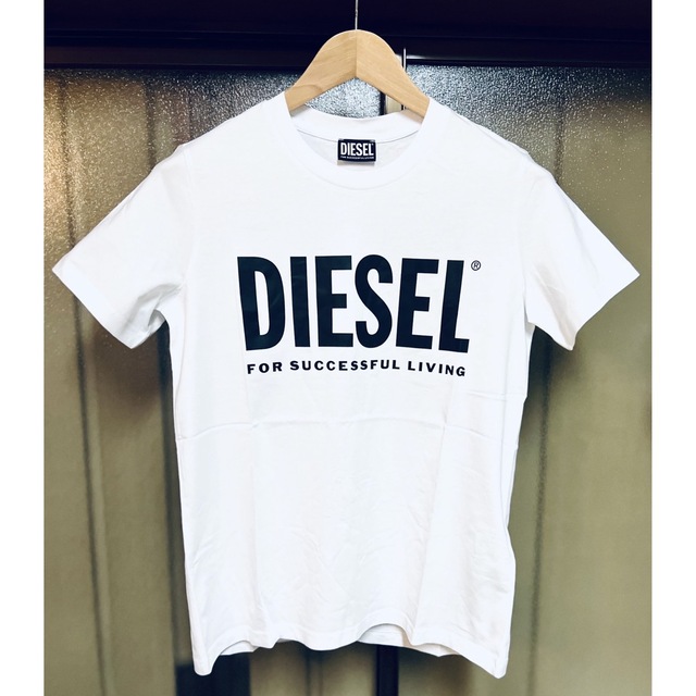 DIESEL(ディーゼル)のDIESEL  レディース　新品未使用　Mサイズ　Tシャツ　カットソー　半袖　白 レディースのトップス(Tシャツ(半袖/袖なし))の商品写真