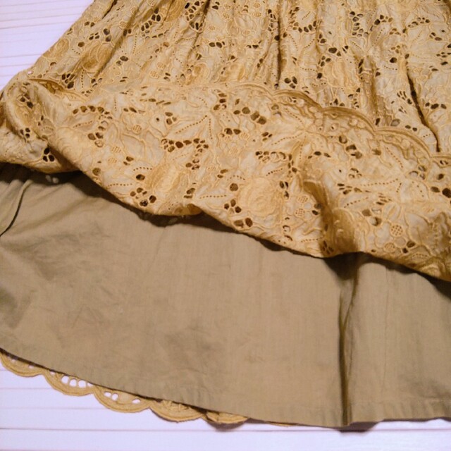 INGEBORG(インゲボルグ)のINGEBORG アイレットフラワー刺繍スカート フレア 総柄 綿100% レディースのスカート(ロングスカート)の商品写真