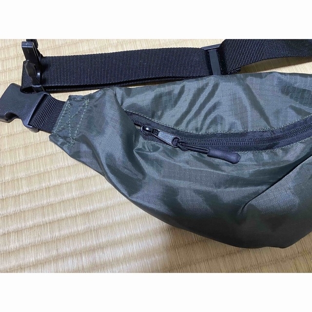 ボディバッグ　緑 メンズのバッグ(ボディーバッグ)の商品写真