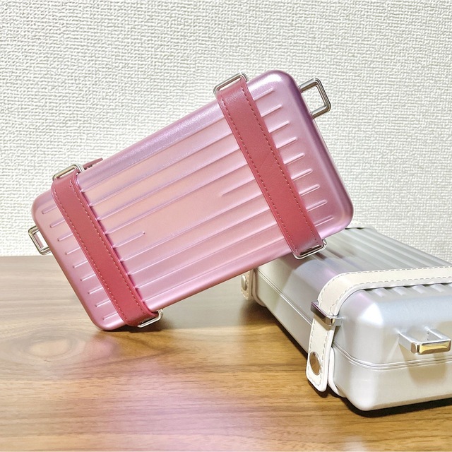 ショルダー・ミニアタッシュケース  ピンク　新品未使用　即日発送可 メンズのバッグ(ショルダーバッグ)の商品写真