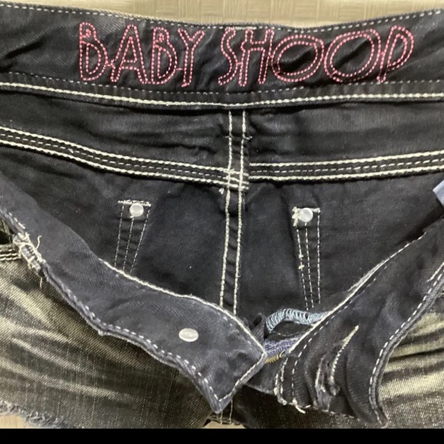 baby shoop(ベイビーシュープ)の最終お値下げ！Mサイズ★ローライズ　デニム　ショートパンツ★BABY SHOOP レディースのパンツ(ショートパンツ)の商品写真