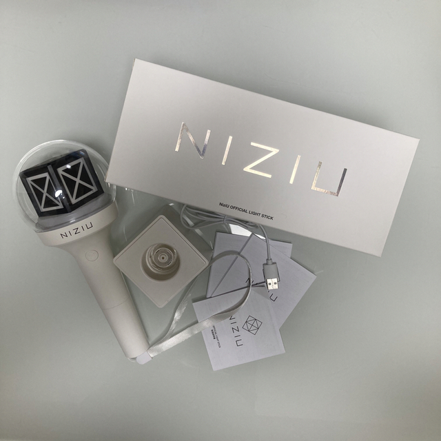 NiziU(ニジュー)のNIZIU ペンライト & グッズ エンタメ/ホビーのタレントグッズ(アイドルグッズ)の商品写真