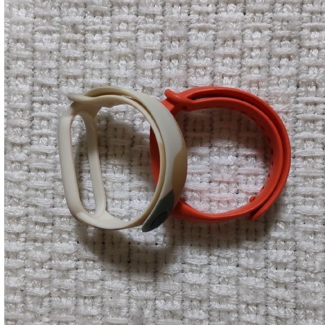 （中古）Xiaomi スマートバンド４ 日本語版　本体、充電ケーブル、バンド２本 メンズの時計(腕時計(デジタル))の商品写真