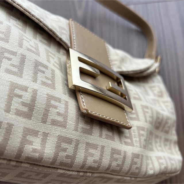 FENDI(フェンディ)のFENDI ズッキーノマンマバケット　ベージュ レディースのバッグ(ハンドバッグ)の商品写真