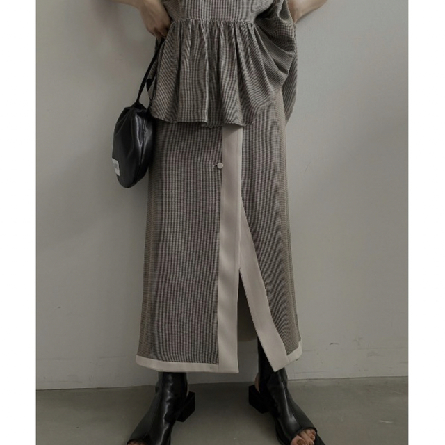 MEDI REVERSIBLE HOUNDSTOOTH SKIRT | www.ofa.sg