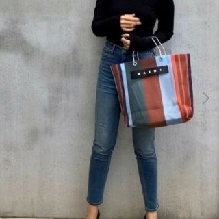 マルニ(Marni)のマルニカフェストライプトートバッグ ラッカーレッド 紗栄子中板付 折らずに発送(トートバッグ)