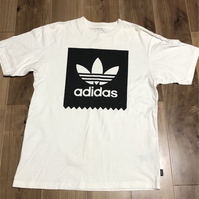 adidas(アディダス)のadidas originals  メンズ　M サイズ　ビックロゴ メンズのトップス(Tシャツ/カットソー(半袖/袖なし))の商品写真