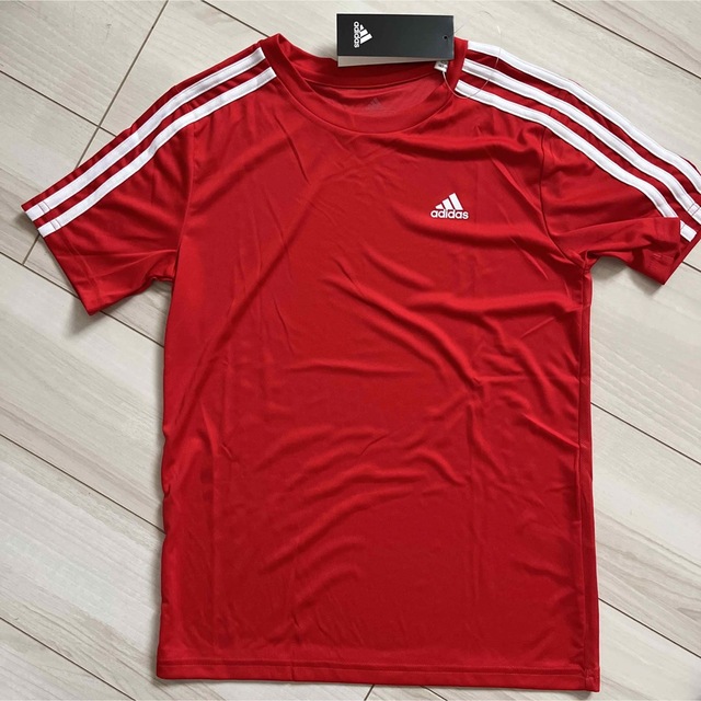 adidas(アディダス)の新品　アディダス　セットアップ上下　150 Tシャツ／ハーフパンツ　赤／黒 キッズ/ベビー/マタニティのキッズ服男の子用(90cm~)(その他)の商品写真