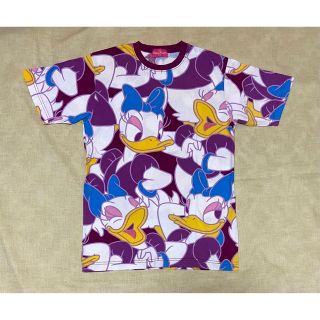 ディズニー(Disney)の【新品】ディズニーリゾート　Tシャツ　デイジー　総柄　Sサイズ(Tシャツ(半袖/袖なし))