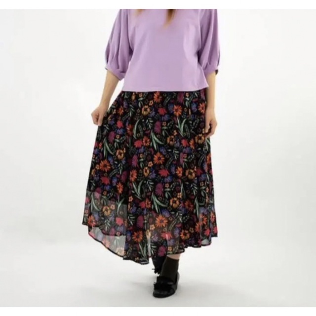 w closet(ダブルクローゼット)のwcloset 花柄スカート　スカート　お花　花柄　新品　タグ付き　未使用 レディースのスカート(ロングスカート)の商品写真