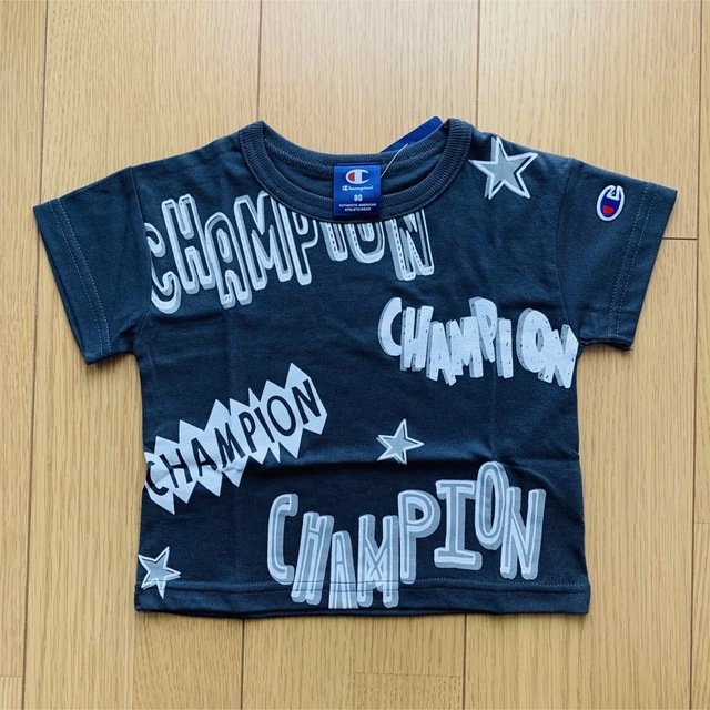 Champion(チャンピオン)の【新品未使用】チャンピオン アートロゴ Tシャツ 80 ベビー キッズ/ベビー/マタニティのベビー服(~85cm)(Ｔシャツ)の商品写真