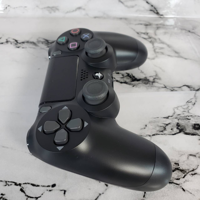 PlayStation4(プレイステーション4)の【24時間以内出荷】PS4 コントローラー 純正 DUALSHOCK4 プレステ エンタメ/ホビーのゲームソフト/ゲーム機本体(家庭用ゲーム機本体)の商品写真