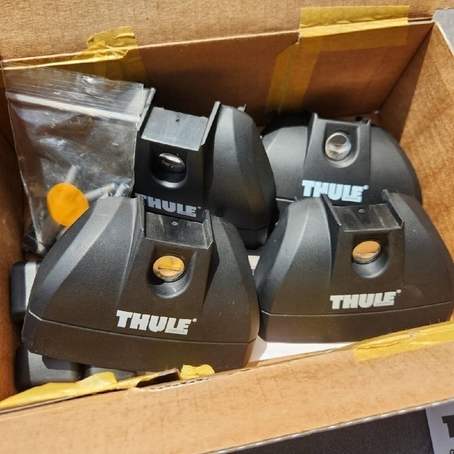 THULE(スーリー)のTHULE  TH753 ルーフキャリアセット 自動車/バイクの自動車(車外アクセサリ)の商品写真