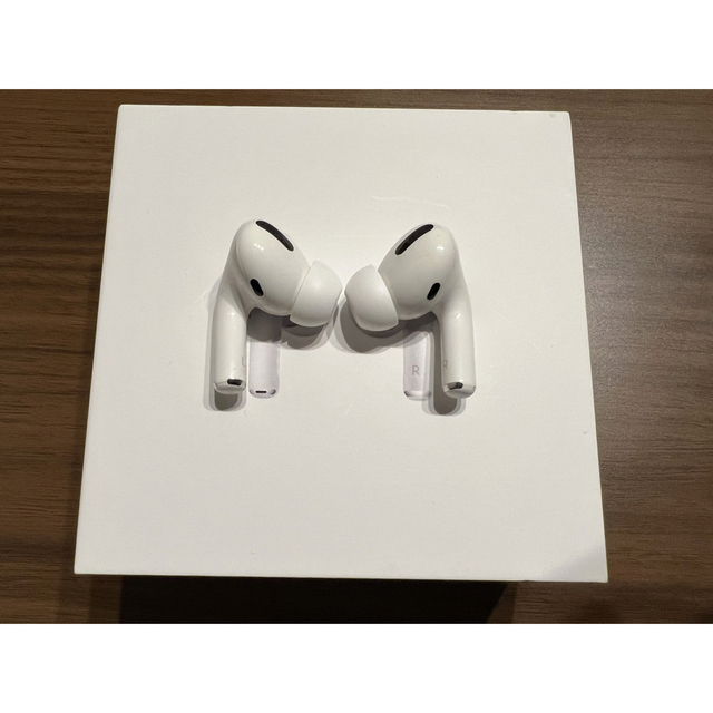 Apple(アップル)のAirPods Pro 第2世代 スマホ/家電/カメラのオーディオ機器(ヘッドフォン/イヤフォン)の商品写真