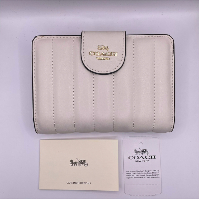 新品☆COACH(コーチ) ホワイト キルティング  レザー 折り財布