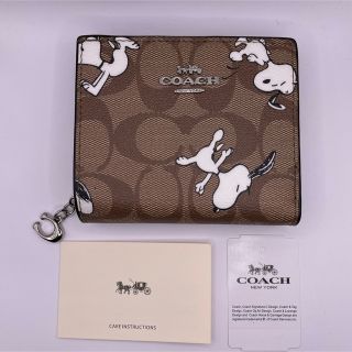 コーチ(COACH)の新品　COACH二つ折り財布　レディースメンズ スヌーピー シグネチャー カーキ(折り財布)