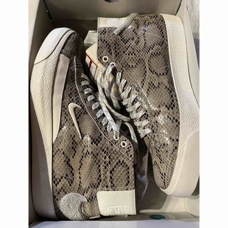 ナイキ(NIKE)のSOULLAND×NIKE SB BLAZER MID SNAKESKIN(スニーカー)