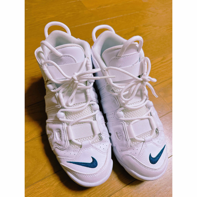 NIKE(ナイキ)のNIKE モアテン アップテンポ ホワイト ネイビー スニーカー レディースの靴/シューズ(スニーカー)の商品写真