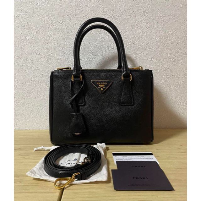 直営店に限定 PRADA プラダ サフィアーノ 1BA896 【美品