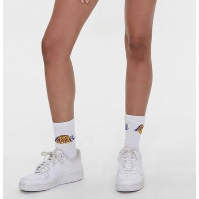 FOREVER 21(フォーエバートゥエンティーワン)のFOREVER21✖️NBA レイカーズ ソックス ホワイト Lakers 靴下 レディースのレッグウェア(ソックス)の商品写真