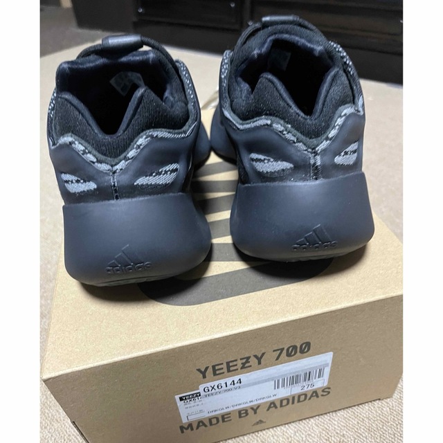 adidas YEEZY BOOST 700 V3 イージーブースト