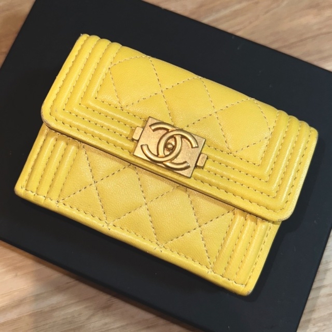 CHANEL(シャネル)のボーイシャネル 三つ折 財布 イエロー ラムスキン レディースのファッション小物(財布)の商品写真