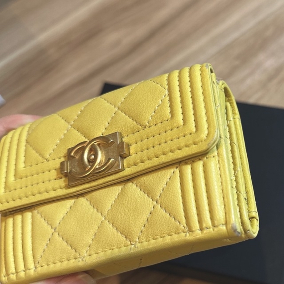 CHANEL(シャネル)のボーイシャネル 三つ折 財布 イエロー ラムスキン レディースのファッション小物(財布)の商品写真