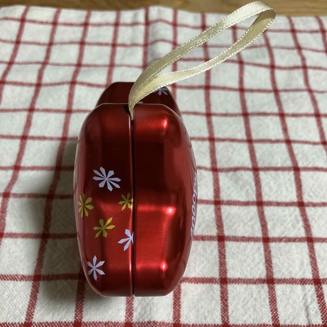 SNOOPY(スヌーピー)のスヌーピー　クリスマス缶製オーナメント エンタメ/ホビーのおもちゃ/ぬいぐるみ(キャラクターグッズ)の商品写真