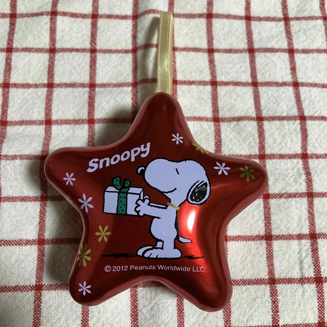 SNOOPY(スヌーピー)のスヌーピー　クリスマス缶製オーナメント エンタメ/ホビーのおもちゃ/ぬいぐるみ(キャラクターグッズ)の商品写真