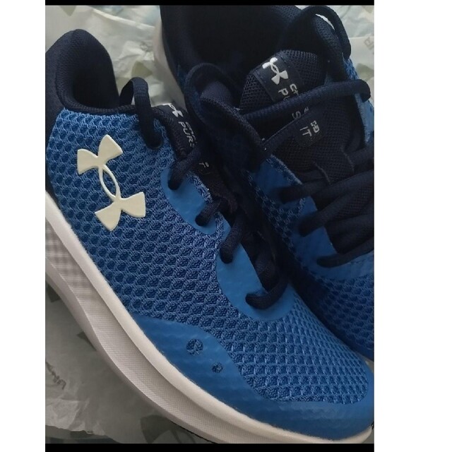 UNDER ARMOUR(アンダーアーマー)の新品！アンダーアーマー チャージド パスート3 ボーイズ  22.5 キッズ/ベビー/マタニティのキッズ靴/シューズ(15cm~)(スニーカー)の商品写真