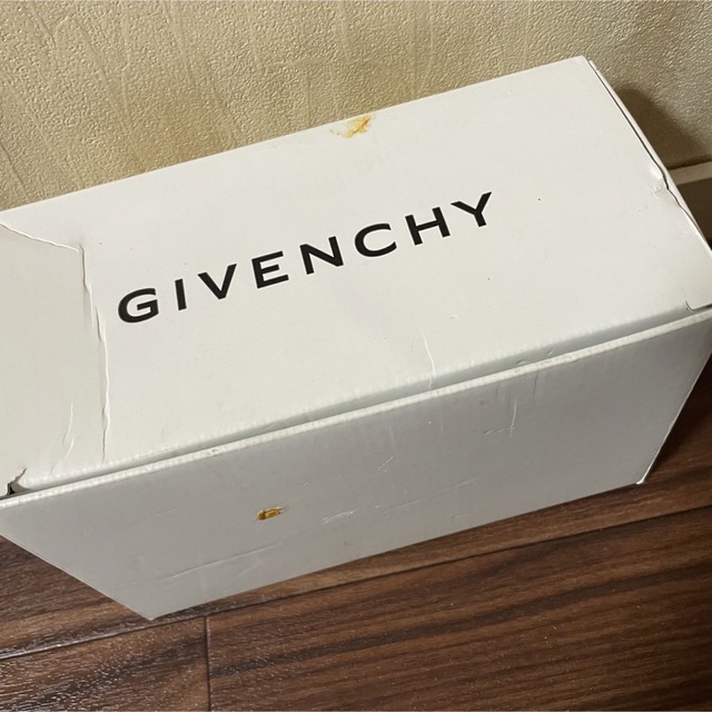 GIVENCHY(ジバンシィ)のGIVENCHY ジバンシー マグカップ ペア 未使用 インテリア/住まい/日用品のキッチン/食器(グラス/カップ)の商品写真