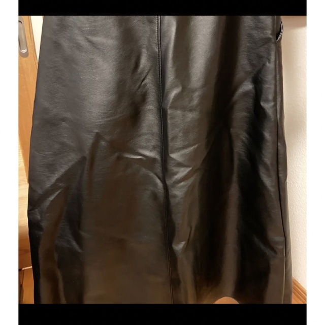 i-SOOK(アイスー)のi-sook☆フェイクレザーマキシスカート　ブラック レディースのスカート(ロングスカート)の商品写真