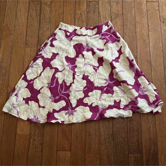 MOSCHINO(モスキーノ)のモスキーノ　シルク　花柄スカート レディースのスカート(ひざ丈スカート)の商品写真