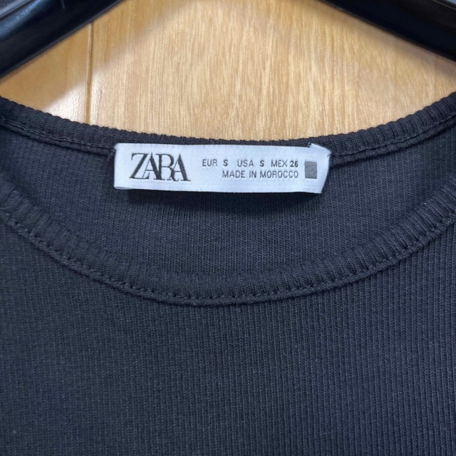 ZARA(ザラ)のZARA フリル袖ワンピース Sサイズ美品 試着のみ レディースのワンピース(ひざ丈ワンピース)の商品写真