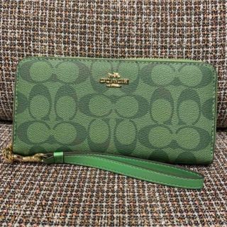 COACH(財布 ・ グリーン・カーキ/緑色系)のフリマアイテム一覧 COACH(財布 ・ グリーン・カーキ/緑色系)のフリマアイテム一覧