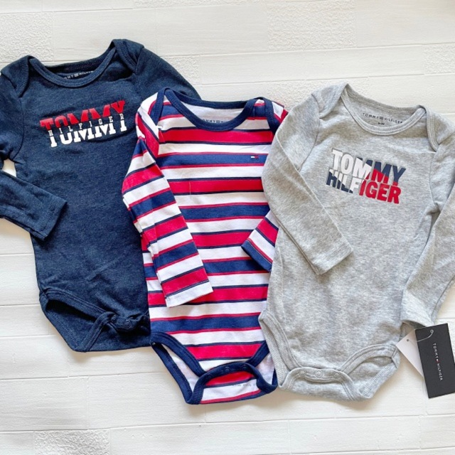 TOMMY HILFIGER(トミーヒルフィガー)の3-6m60cm 長袖ロンパース　3点セット　トミーヒルフィガー キッズ/ベビー/マタニティのベビー服(~85cm)(ロンパース)の商品写真