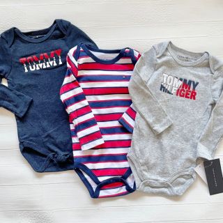 トミーヒルフィガー(TOMMY HILFIGER)の3-6m60cm 長袖ロンパース　3点セット　トミーヒルフィガー(ロンパース)