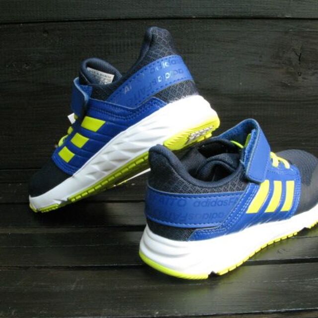 adidas(アディダス)の専用!!　新品　adidas　21.0cm キッズ/ベビー/マタニティのキッズ靴/シューズ(15cm~)(スニーカー)の商品写真