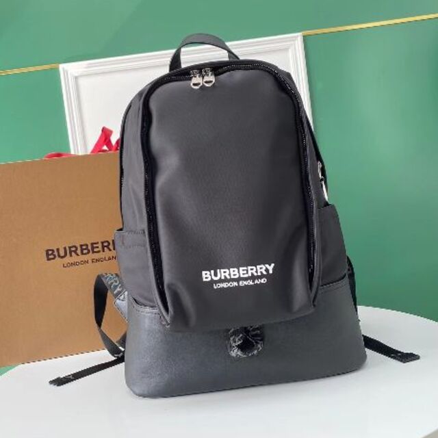 が大特価! BURBERRY - BURBERRY ラージ ロゴプリント ナイロン