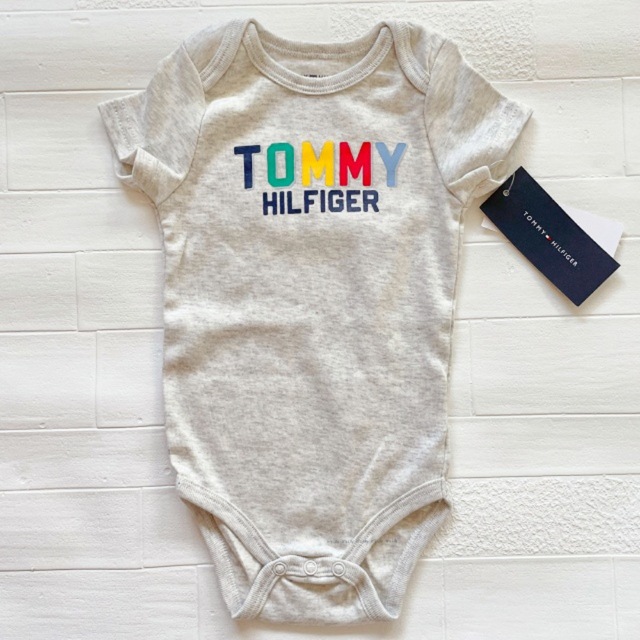 TOMMY HILFIGER(トミーヒルフィガー)の18m85cm 4枚セット　ロンパース　トミーヒルフィガー キッズ/ベビー/マタニティのベビー服(~85cm)(ロンパース)の商品写真