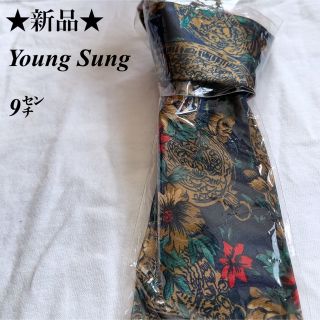 新品★Youg Sung★グリーン＆ゴールド★薔薇柄＆ペイズリー★ネクタイ★総柄(ネクタイ)