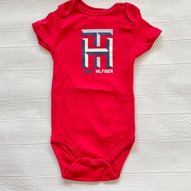 TOMMY HILFIGER(トミーヒルフィガー)の3-6m60cm 4枚セット　ロンパース　トミーヒルフィガー キッズ/ベビー/マタニティのベビー服(~85cm)(ロンパース)の商品写真